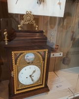 Barokové komodové hodiny z roku 1800